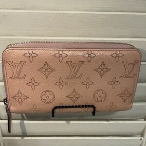 Louis Vuitton Zippy Wallet Mahina Leather Rose Jamin Pink